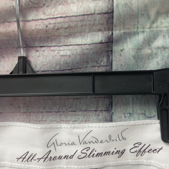 Brand new Woman’s Gloria Vanderbilt jeans. - Picture 14 of 16